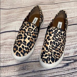 NWOB STEVE MADDEN SAFARY SLIP ON SNEAKERS